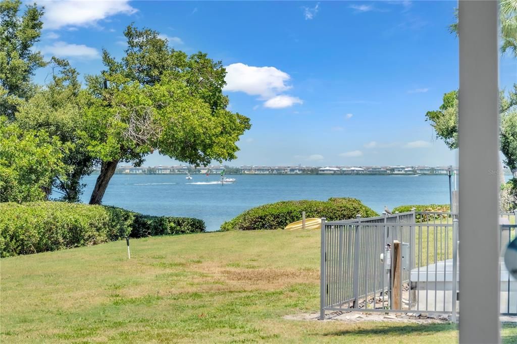 En Venta: $549,000 (2 camas, 2 baños, 1179 Pies cuadrados)