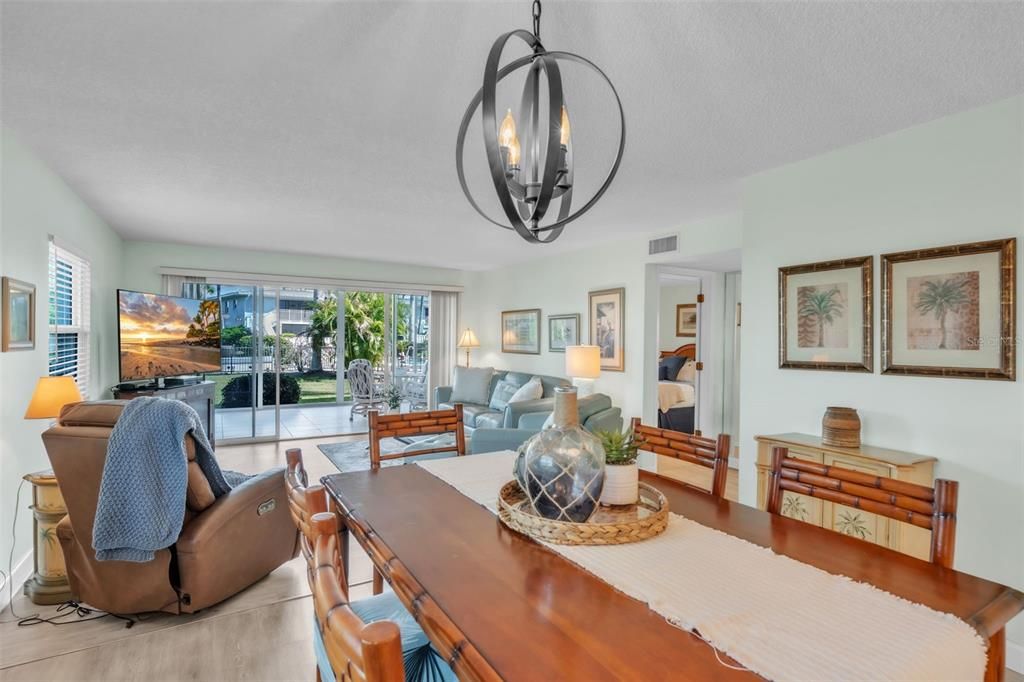 En Venta: $549,000 (2 camas, 2 baños, 1179 Pies cuadrados)