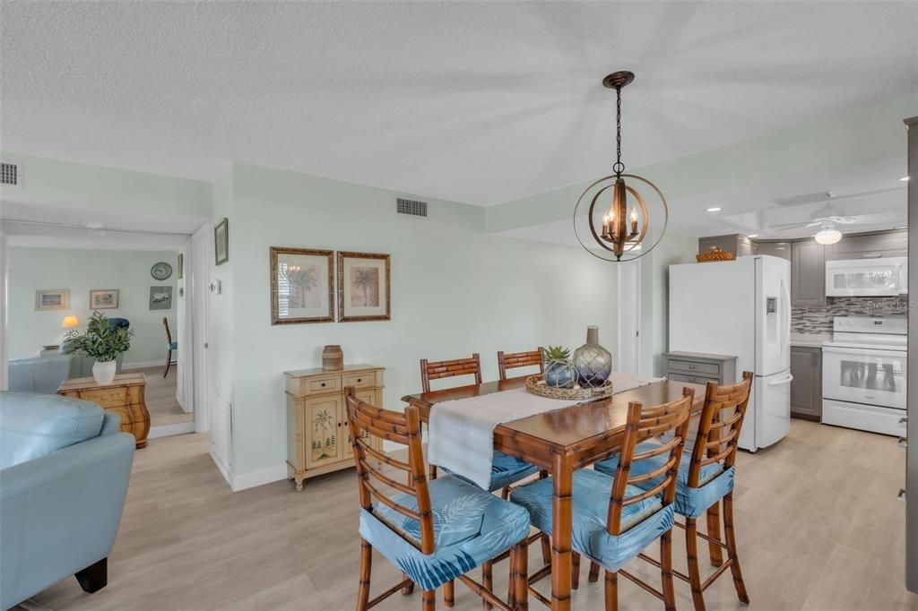 En Venta: $549,000 (2 camas, 2 baños, 1179 Pies cuadrados)