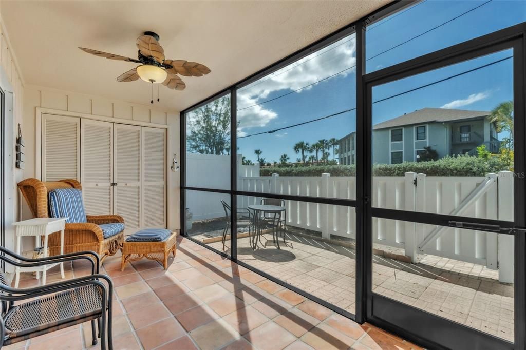 En Venta: $549,000 (2 camas, 2 baños, 1179 Pies cuadrados)