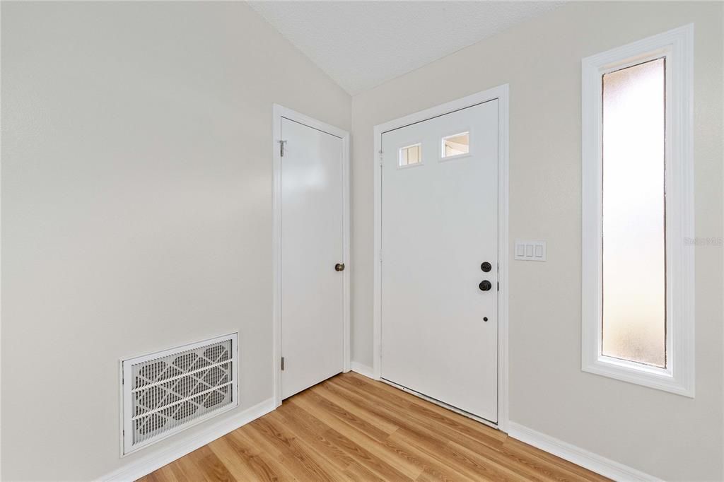 Activo con contrato: $224,900 (3 camas, 2 baños, 1215 Pies cuadrados)