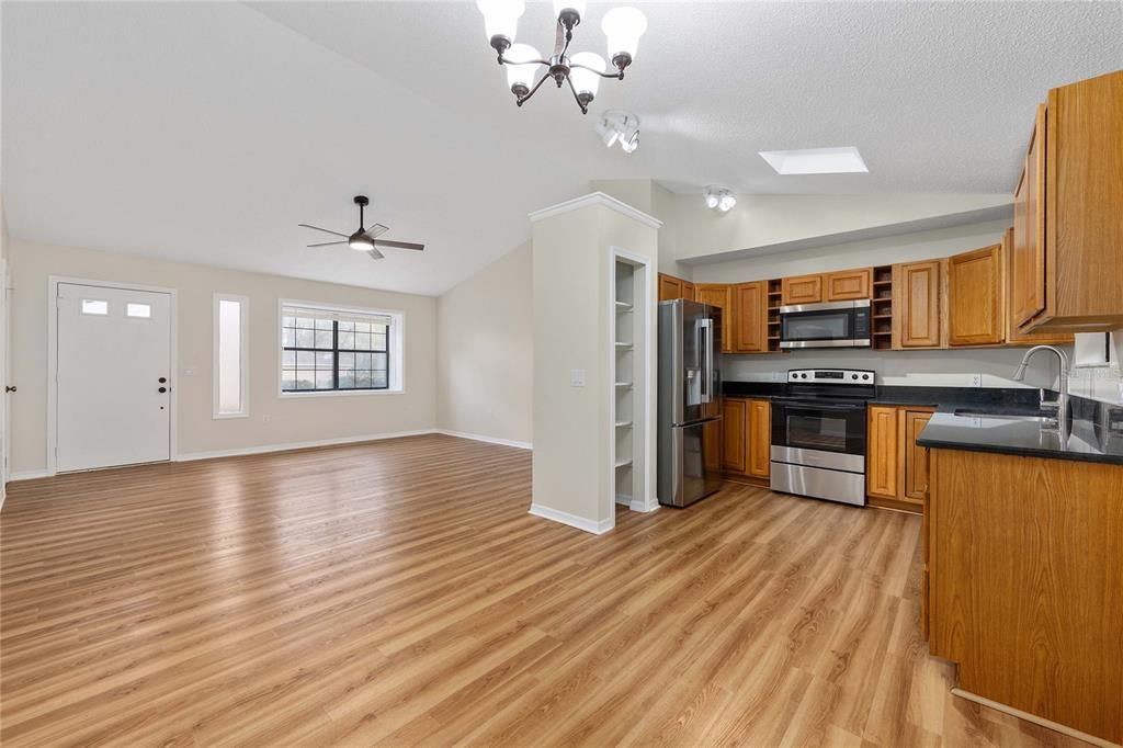 Activo con contrato: $224,900 (3 camas, 2 baños, 1215 Pies cuadrados)