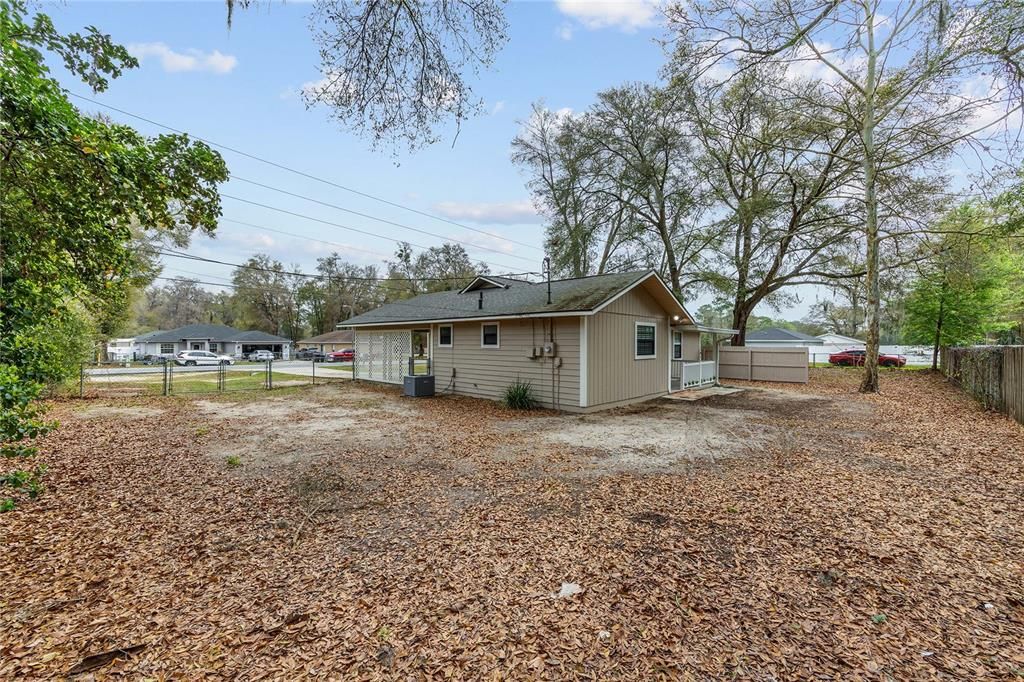 Activo con contrato: $224,900 (3 camas, 2 baños, 1215 Pies cuadrados)