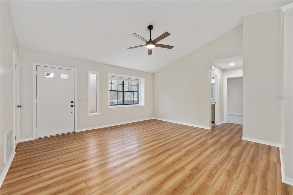 Activo con contrato: $224,900 (3 camas, 2 baños, 1215 Pies cuadrados)