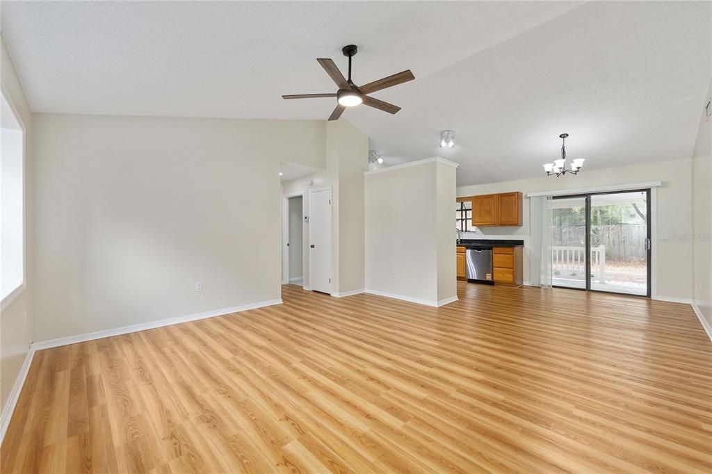 Activo con contrato: $224,900 (3 camas, 2 baños, 1215 Pies cuadrados)