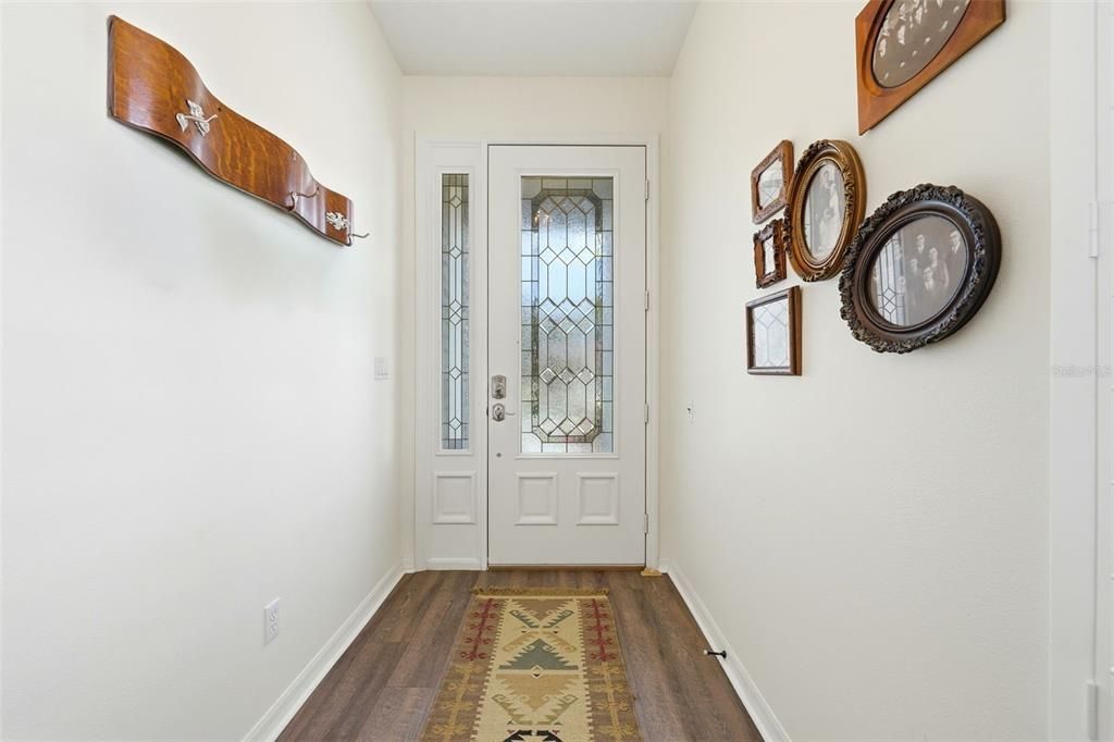 Под контрактом: $334,999 (3 спален, 2 ванн, 1766 Квадратных фут)