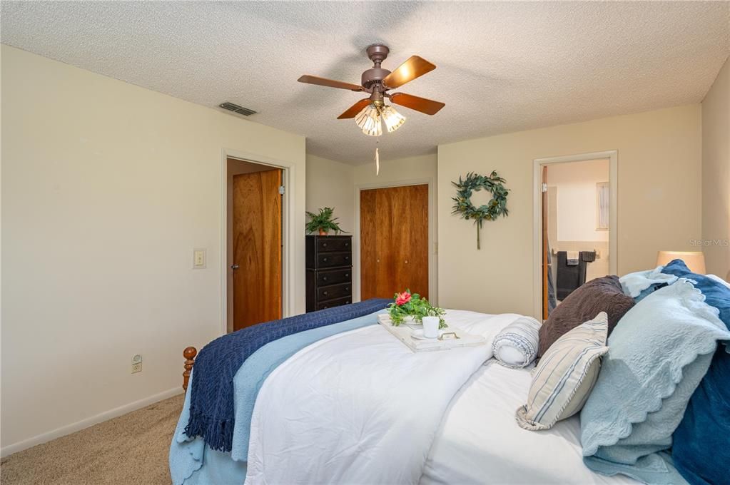 For Sale: $399,900 (3 beds, 2 baths, 1632 Square Feet)