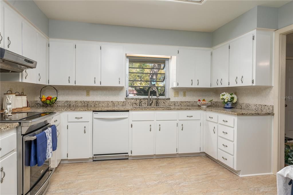 For Sale: $399,900 (3 beds, 2 baths, 1632 Square Feet)