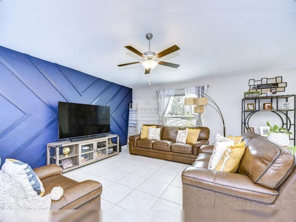 For Rent: $2,300 (3 beds, 2 baths, 1540 Square Feet)