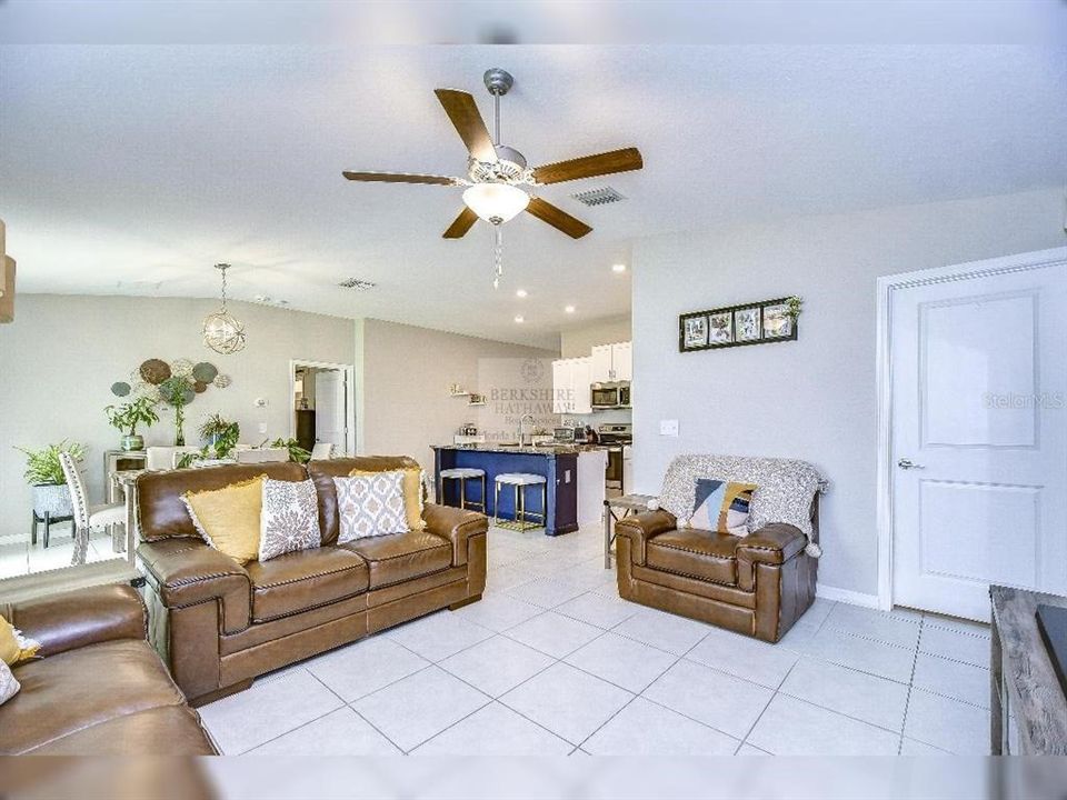 For Rent: $2,300 (3 beds, 2 baths, 1540 Square Feet)