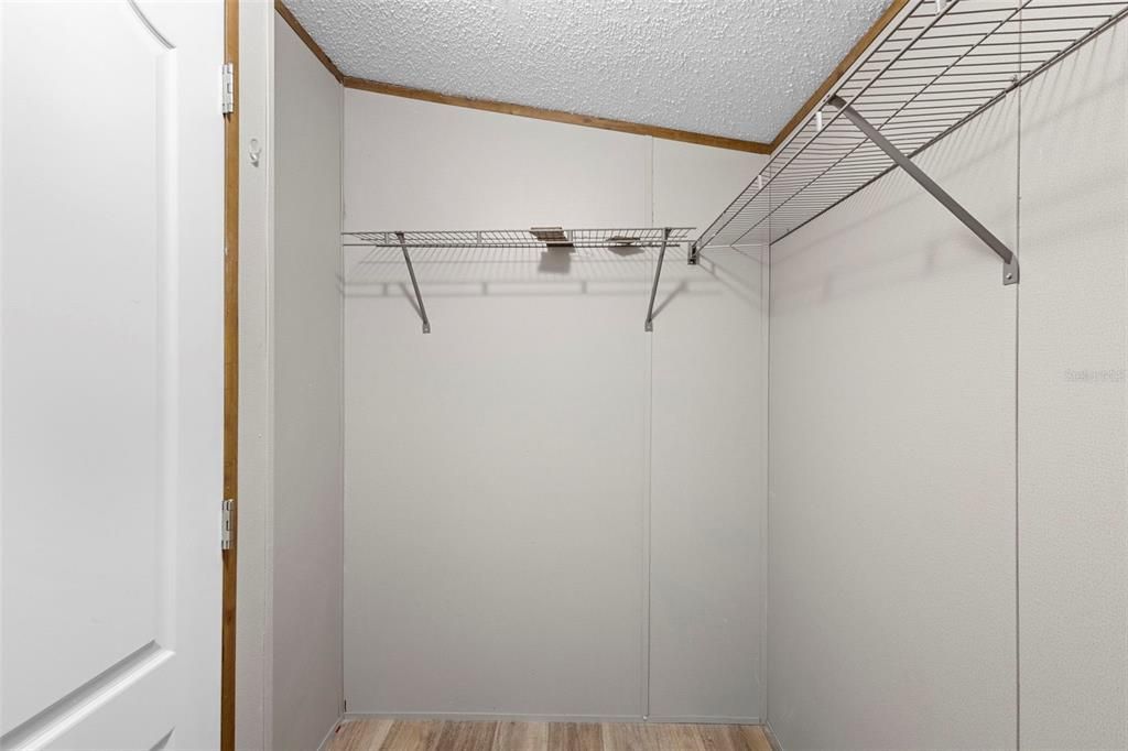 Active With Contract: $235,000 (3 beds, 2 baths, 1200 Square Feet)