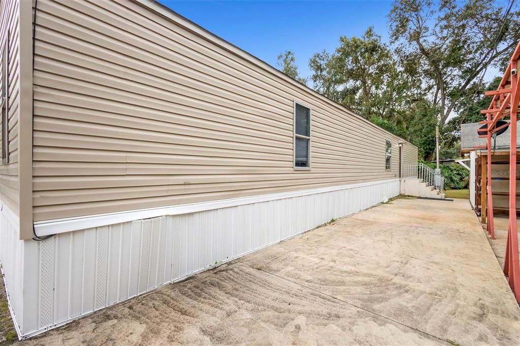 Active With Contract: $235,000 (3 beds, 2 baths, 1200 Square Feet)
