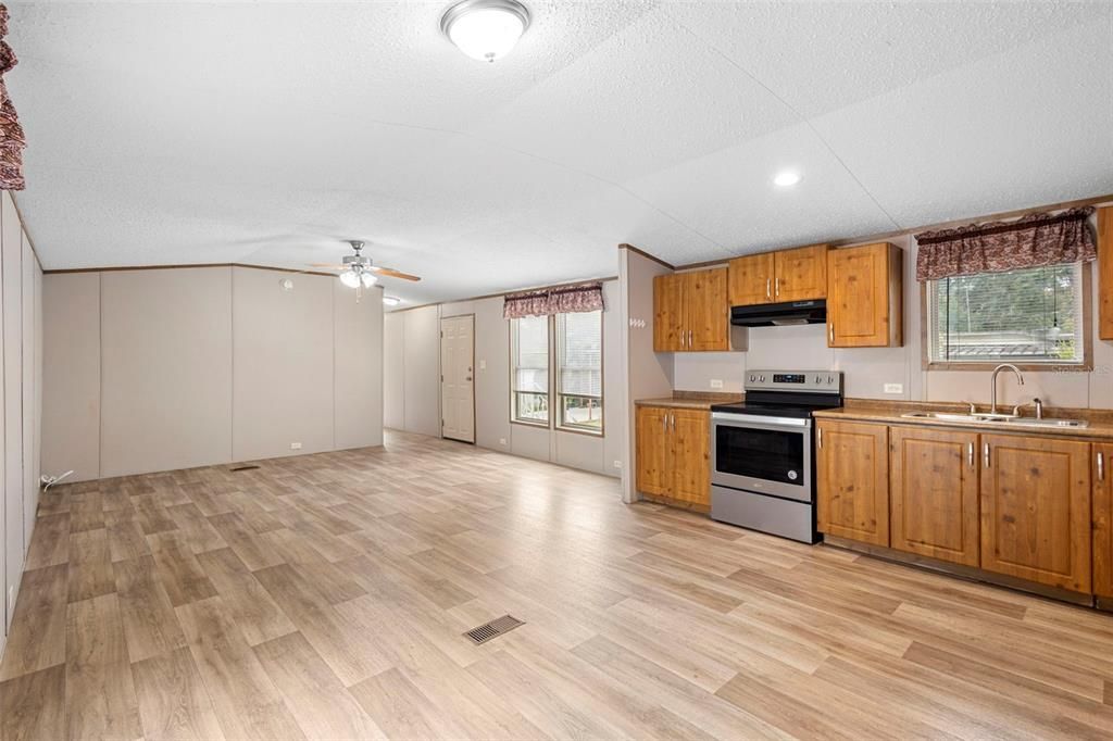 Active With Contract: $235,000 (3 beds, 2 baths, 1200 Square Feet)