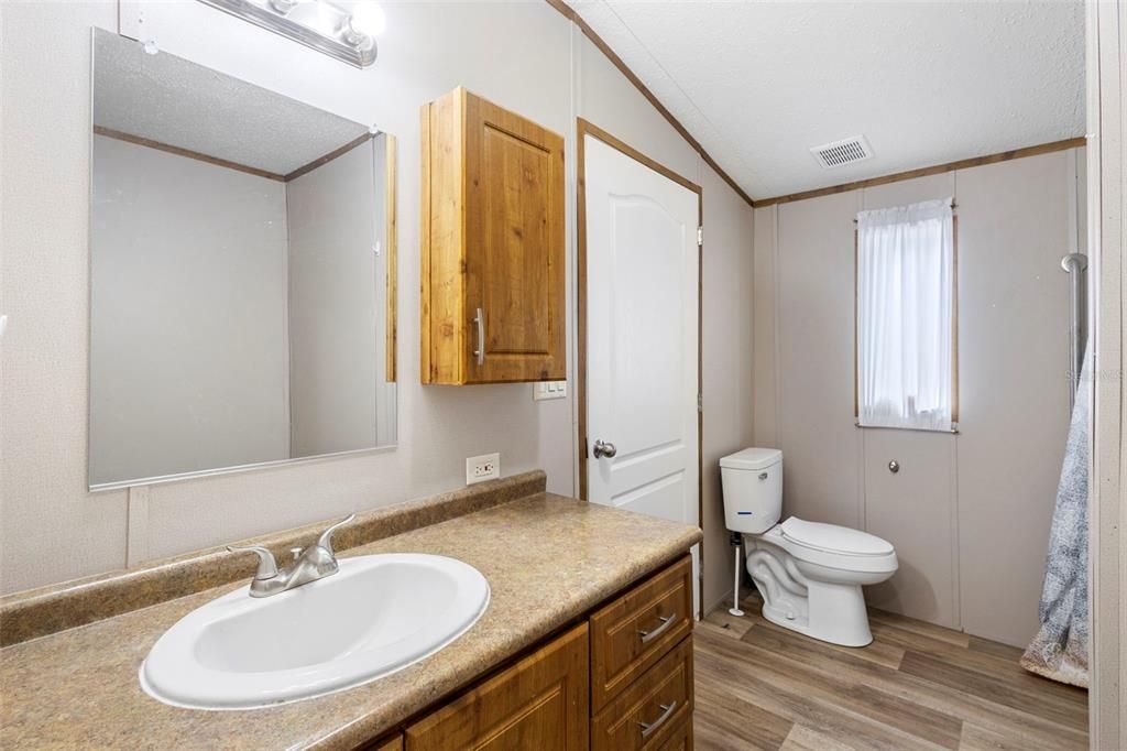 Active With Contract: $235,000 (3 beds, 2 baths, 1200 Square Feet)