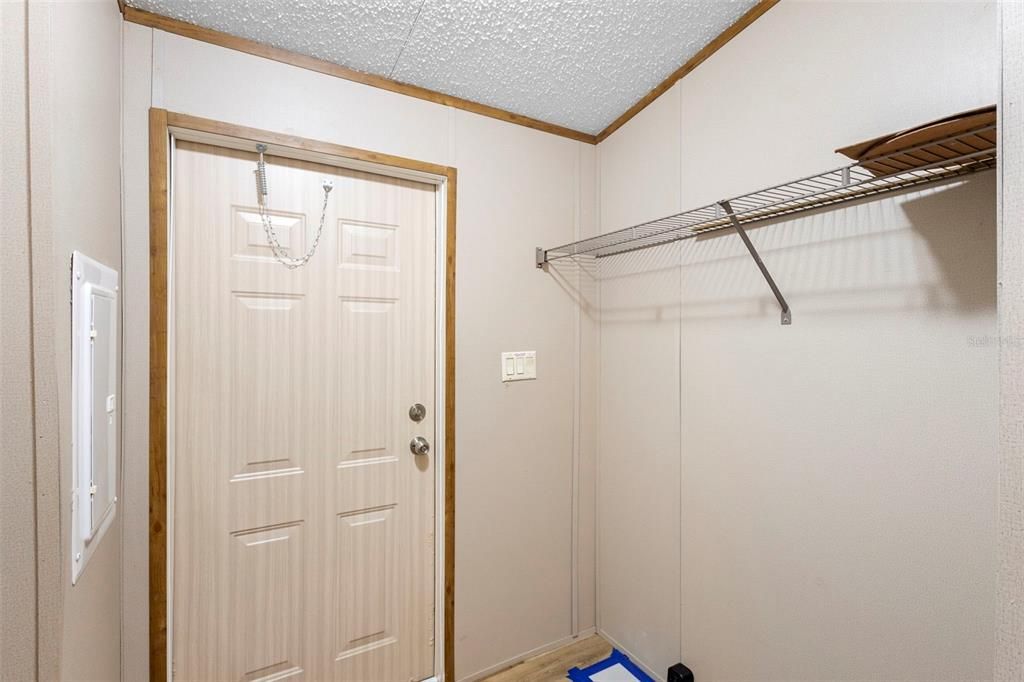 Active With Contract: $235,000 (3 beds, 2 baths, 1200 Square Feet)