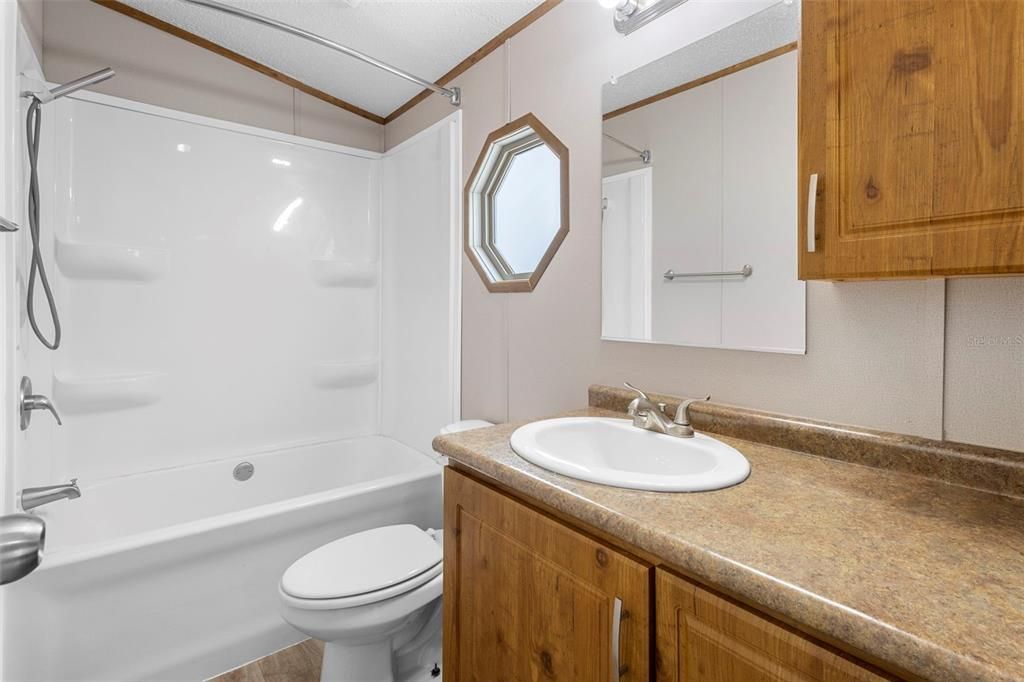 Active With Contract: $235,000 (3 beds, 2 baths, 1200 Square Feet)