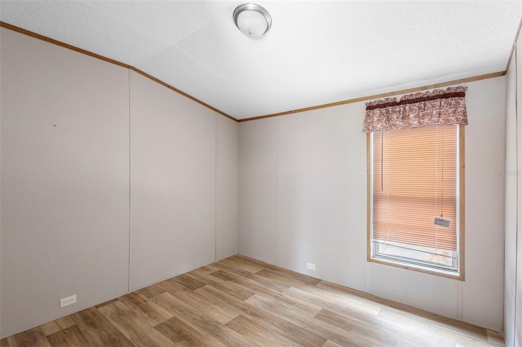 Active With Contract: $235,000 (3 beds, 2 baths, 1200 Square Feet)