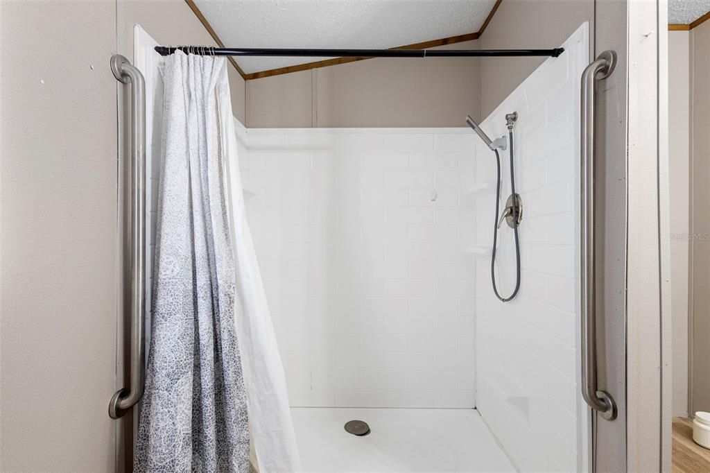 Active With Contract: $235,000 (3 beds, 2 baths, 1200 Square Feet)