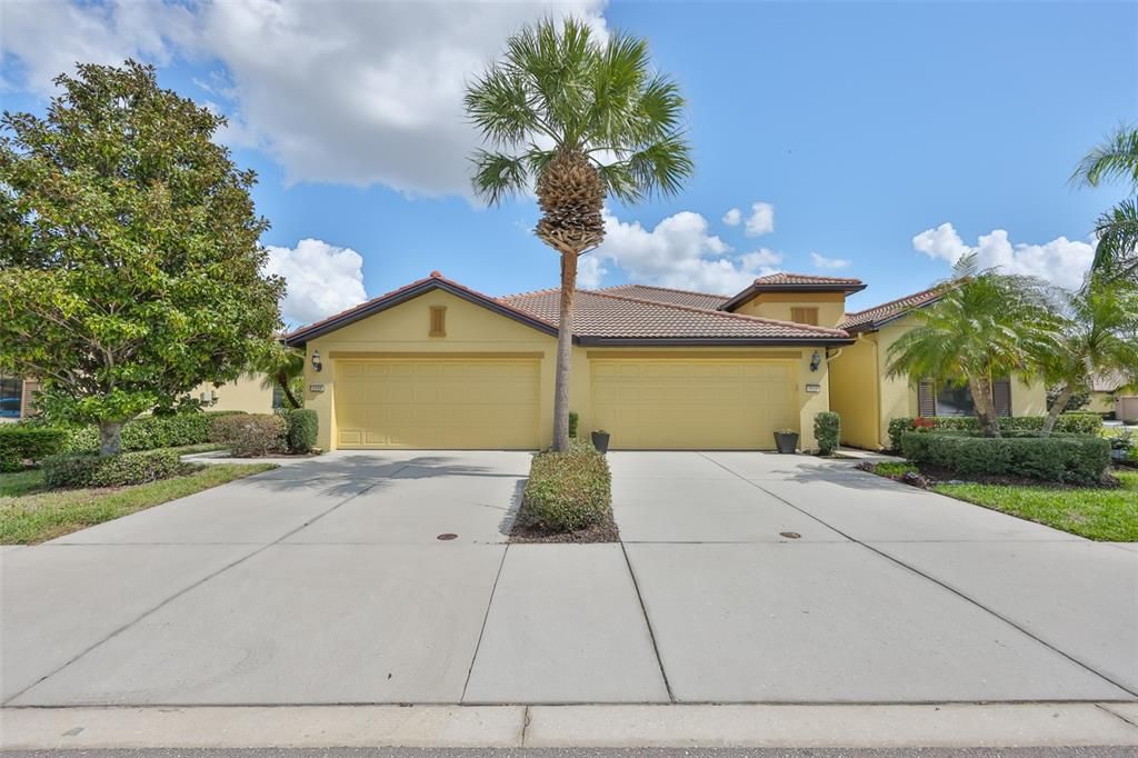 Active With Contract: $279,000 (2 beds, 2 baths, 1393 Square Feet)