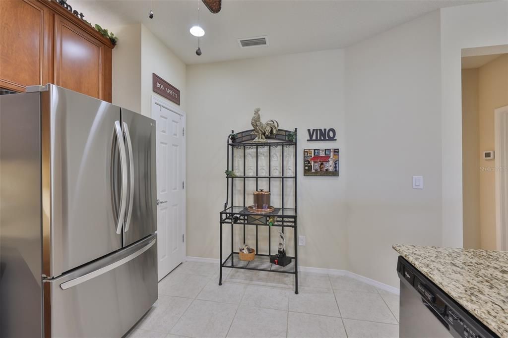 Active With Contract: $279,000 (2 beds, 2 baths, 1393 Square Feet)