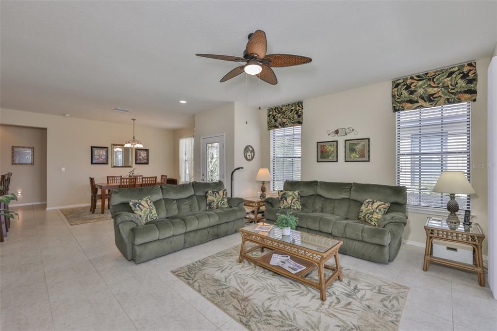 Active With Contract: $279,000 (2 beds, 2 baths, 1393 Square Feet)