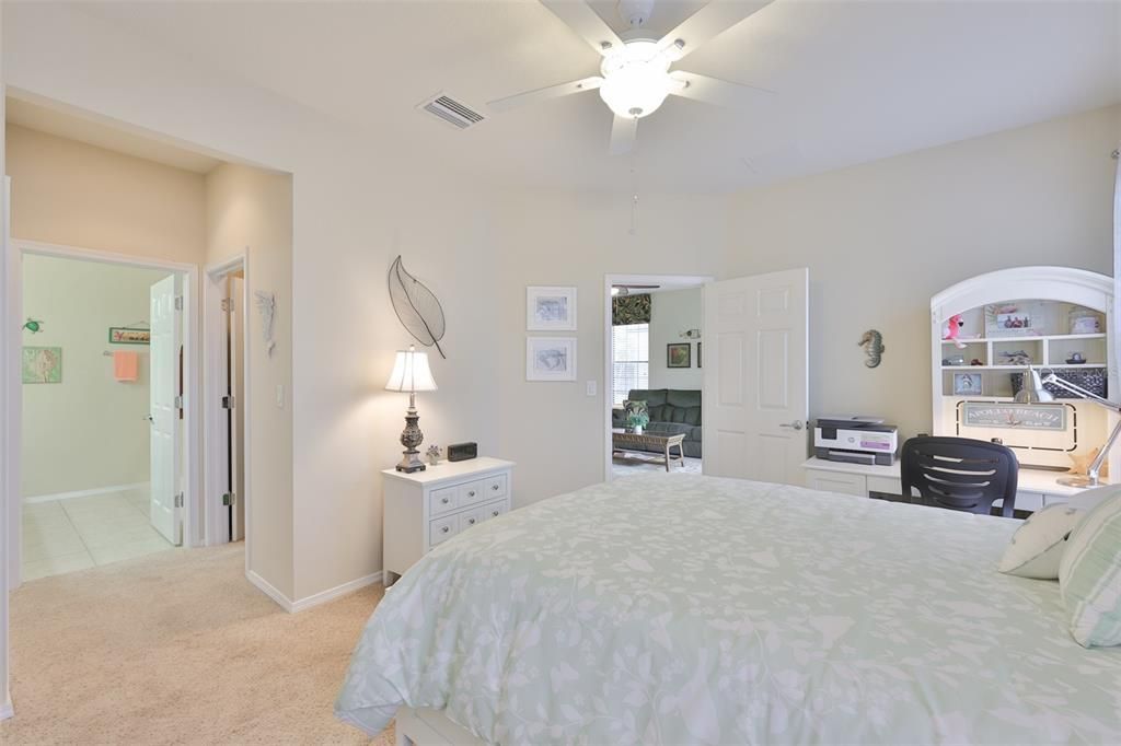 Active With Contract: $279,000 (2 beds, 2 baths, 1393 Square Feet)