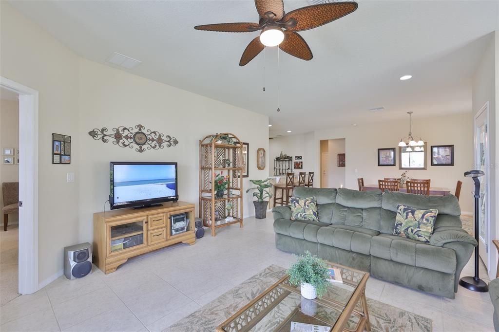 Active With Contract: $279,000 (2 beds, 2 baths, 1393 Square Feet)