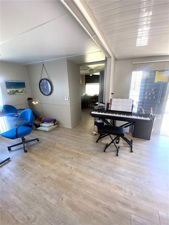 Active With Contract: $119,000 (2 beds, 1 baths, 790 Square Feet)