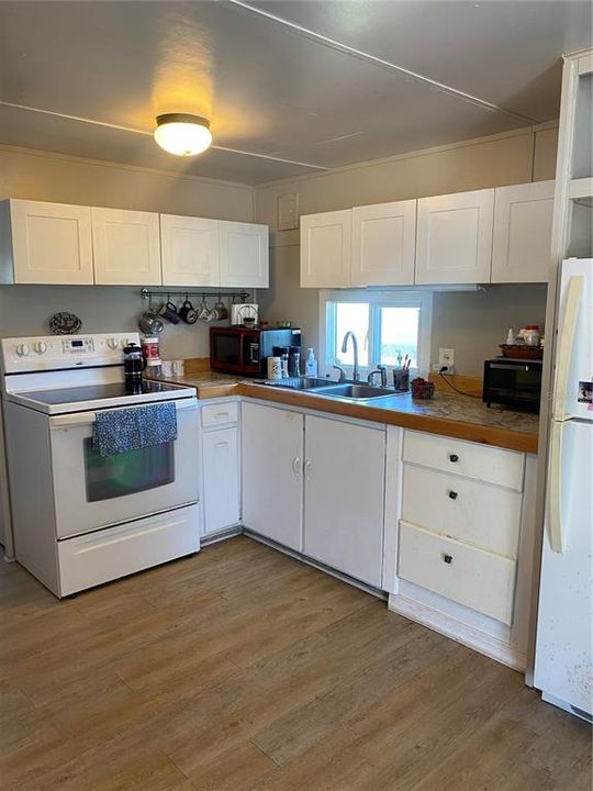 Active With Contract: $119,000 (2 beds, 1 baths, 790 Square Feet)