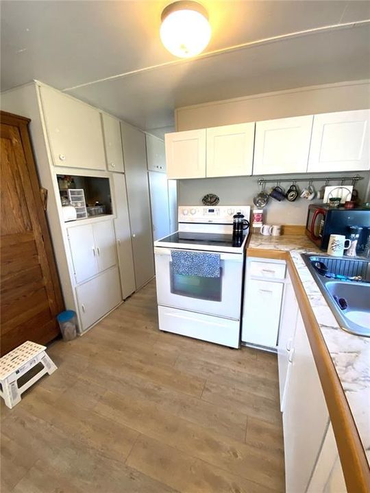 Active With Contract: $119,000 (2 beds, 1 baths, 790 Square Feet)