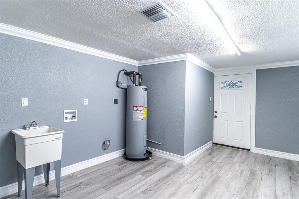 Active With Contract: $399,990 (4 beds, 3 baths, 1968 Square Feet)
