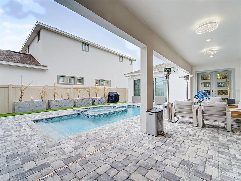 For Sale: $1,250,000 (6 beds, 4 baths, 3433 Square Feet)