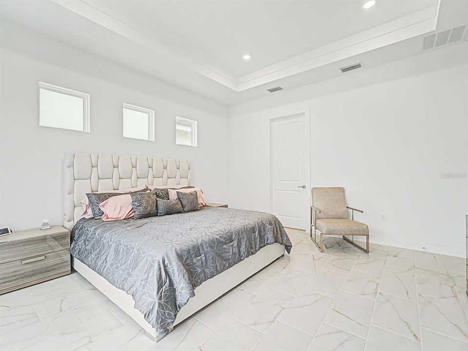 For Sale: $1,250,000 (6 beds, 4 baths, 3433 Square Feet)