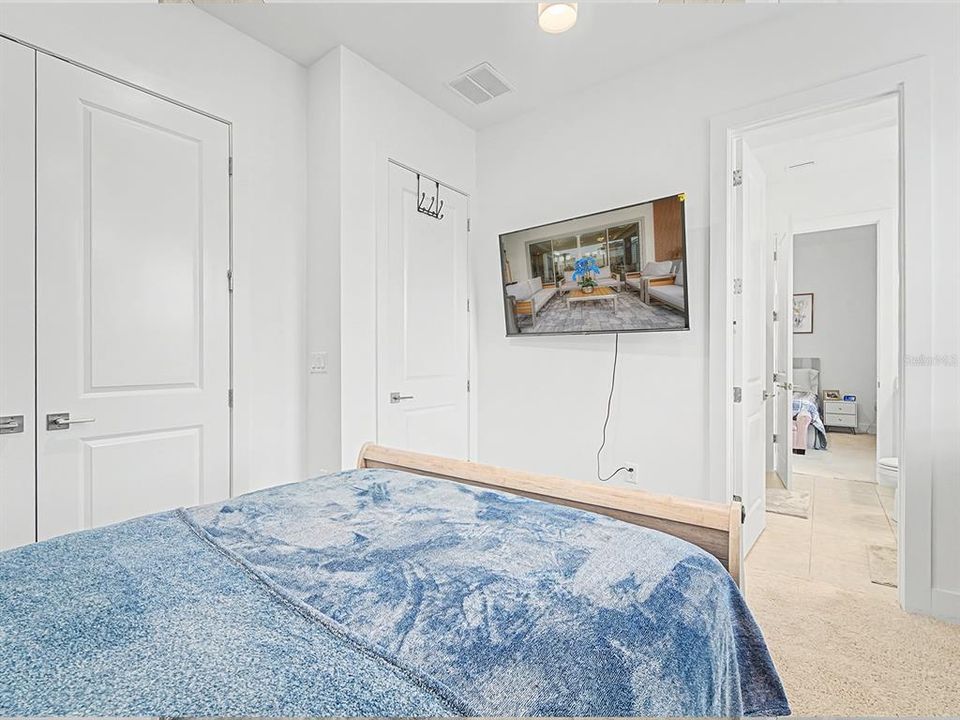 For Sale: $1,250,000 (6 beds, 4 baths, 3433 Square Feet)
