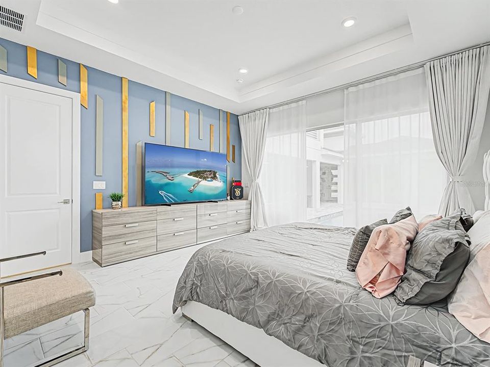For Sale: $1,250,000 (6 beds, 4 baths, 3433 Square Feet)
