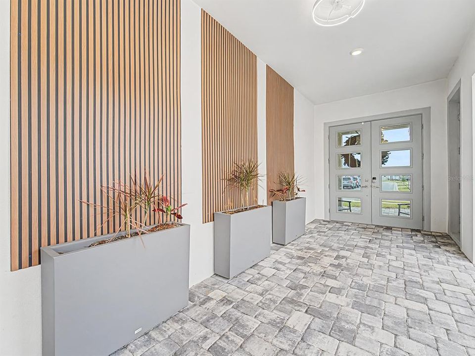 For Sale: $1,250,000 (6 beds, 4 baths, 3433 Square Feet)