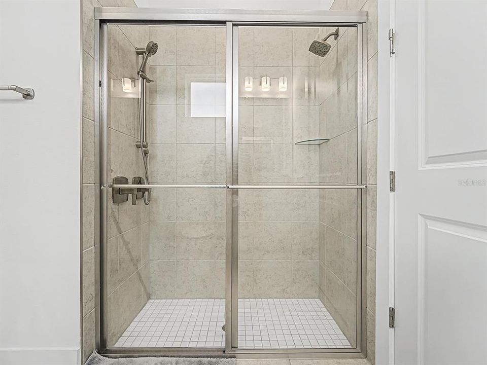 For Sale: $1,250,000 (6 beds, 4 baths, 3433 Square Feet)