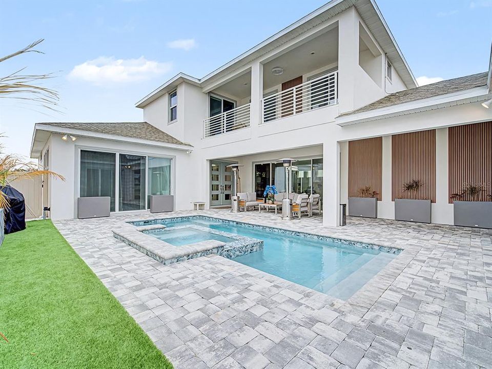 For Sale: $1,250,000 (6 beds, 4 baths, 3433 Square Feet)