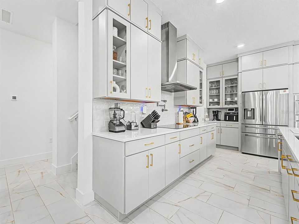 For Sale: $1,250,000 (6 beds, 4 baths, 3433 Square Feet)