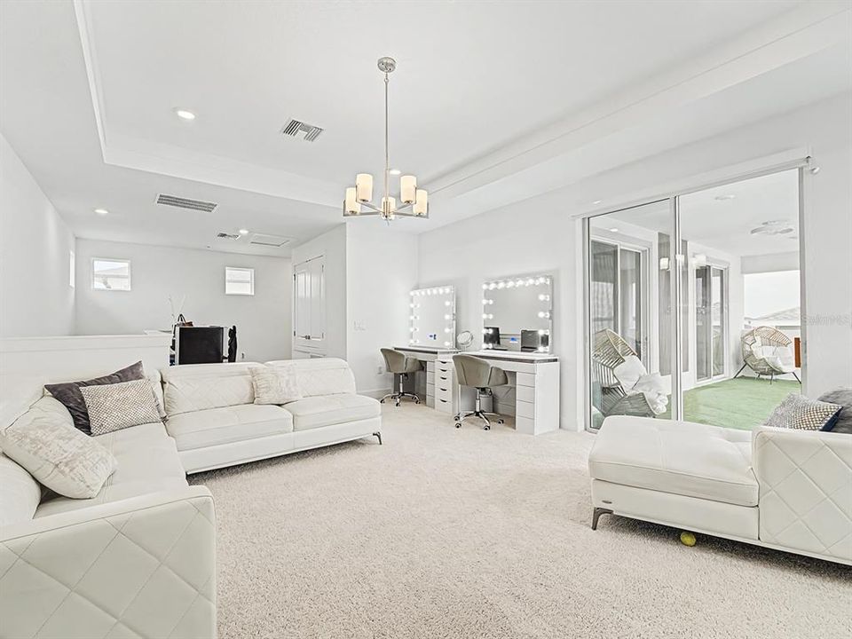 For Sale: $1,250,000 (6 beds, 4 baths, 3433 Square Feet)