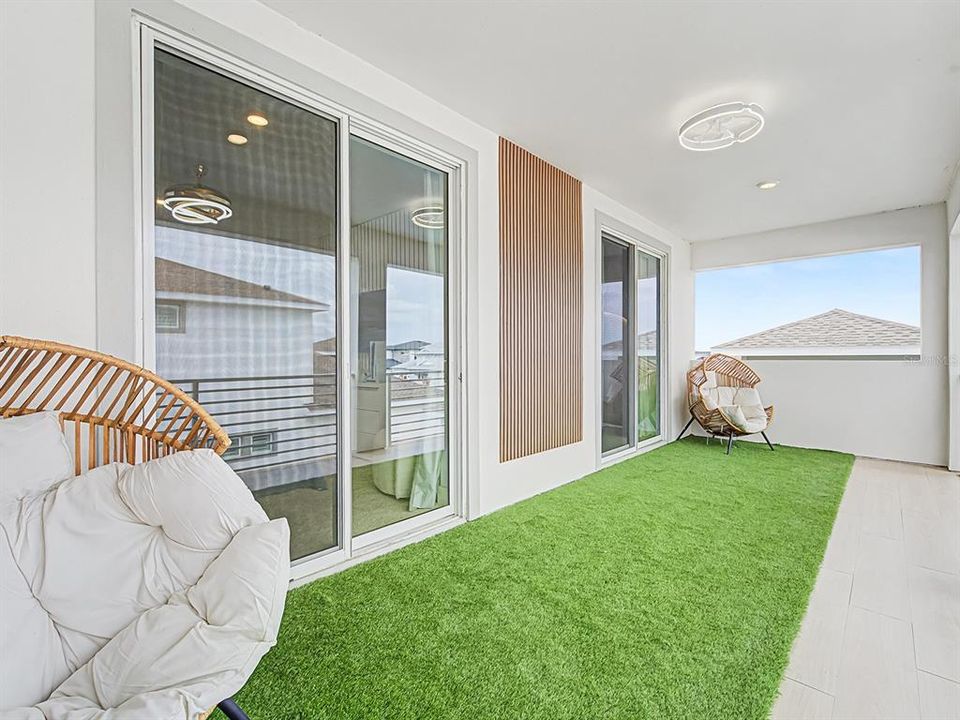 For Sale: $1,250,000 (6 beds, 4 baths, 3433 Square Feet)