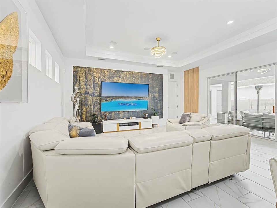 For Sale: $1,250,000 (6 beds, 4 baths, 3433 Square Feet)