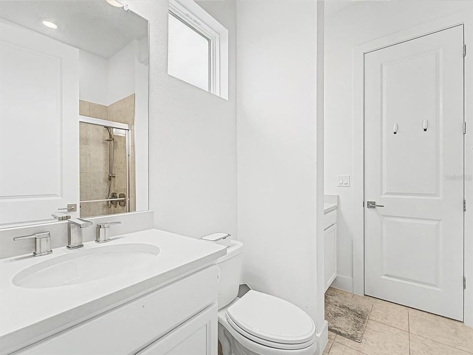 For Sale: $1,250,000 (6 beds, 4 baths, 3433 Square Feet)