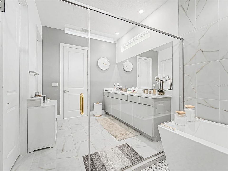 For Sale: $1,250,000 (6 beds, 4 baths, 3433 Square Feet)
