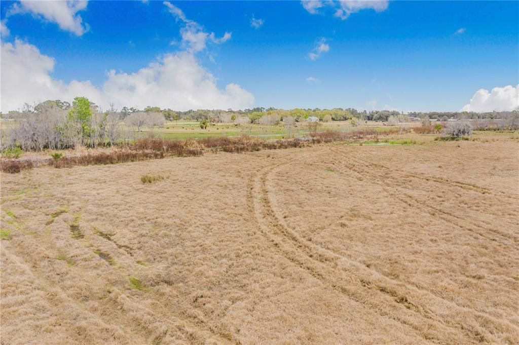 На продажу: $1,100,000 (52.52 acres)