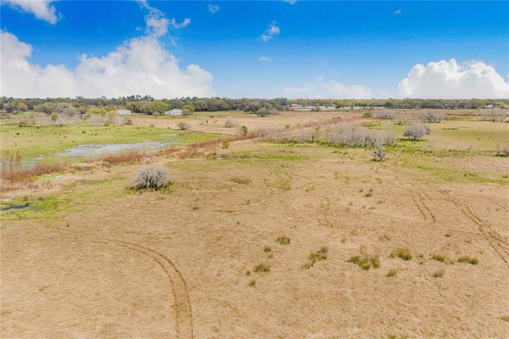 На продажу: $1,100,000 (52.52 acres)