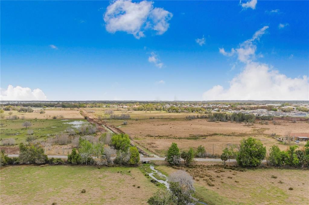 На продажу: $1,100,000 (52.52 acres)