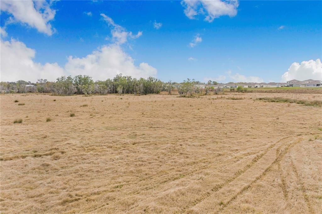 На продажу: $1,100,000 (52.52 acres)