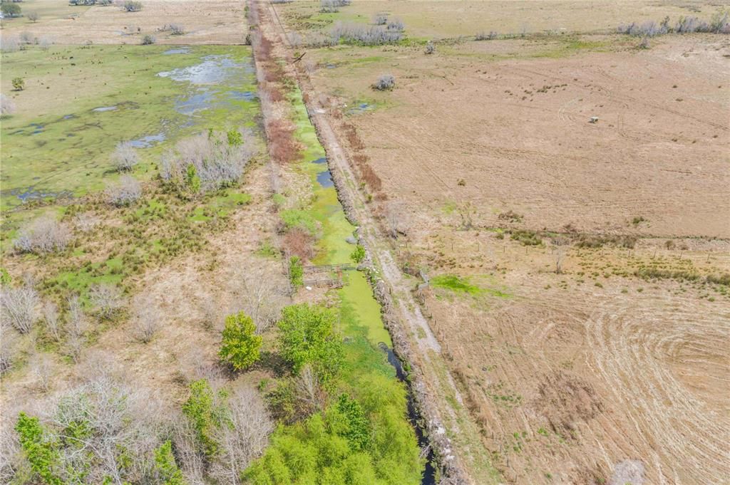 На продажу: $1,100,000 (52.52 acres)