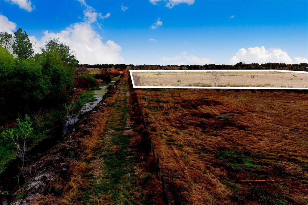 На продажу: $1,100,000 (52.52 acres)